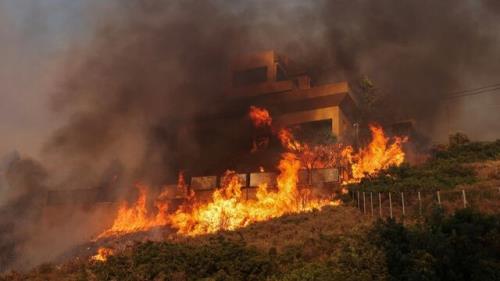 گسترش آتش سوزی جنگلی یونان به منازل مسکونی نزدیک آتن