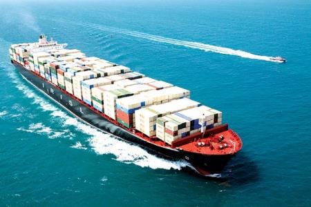 تعرفه دیركرد حمل كانتینر كشتیرانی های خارجی از فردا كاسته می شود
